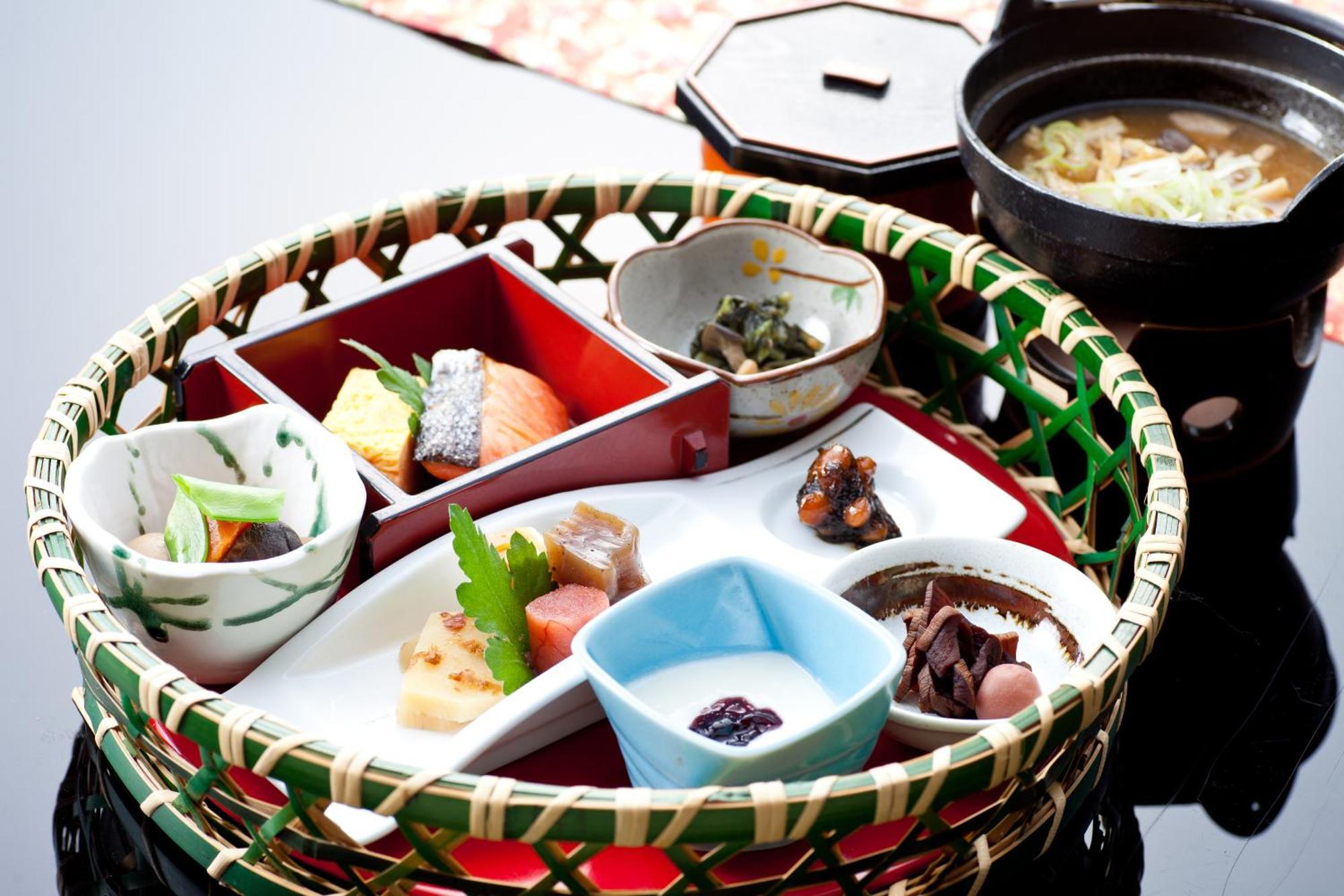 Yoshinotei Hotel Iida Bagian luar foto
